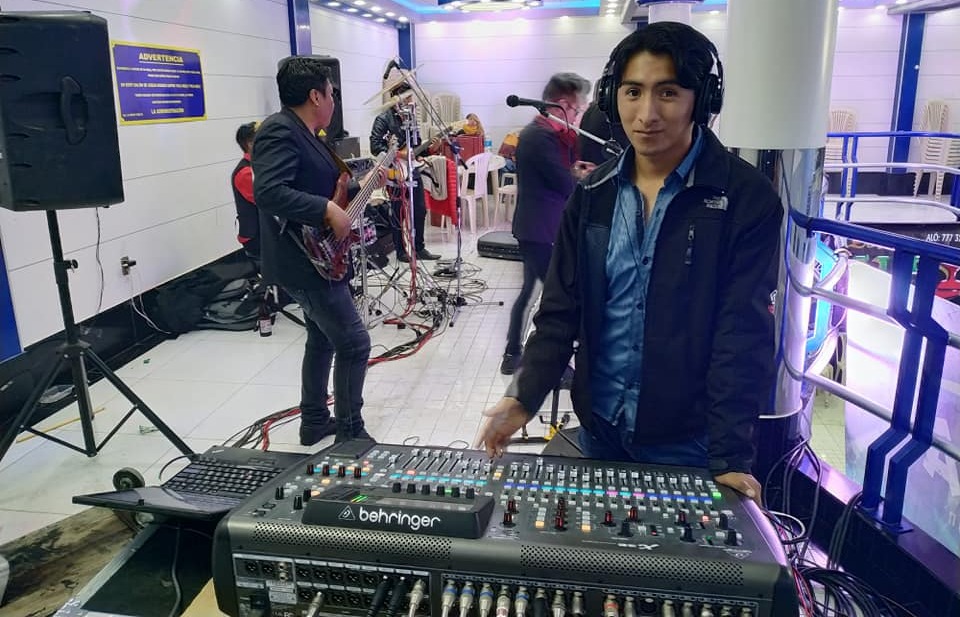 Haciendo FOH y Monitores